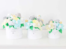 Load image into Gallery viewer, Neutral Baby Shower &quot;Flowers&quot; - Made of Baby items Theme - Baby Animals
