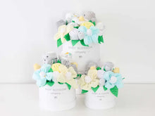 Load image into Gallery viewer, Neutral Baby Shower &quot;Flowers&quot; - Made of Baby items Theme - Baby Animals
